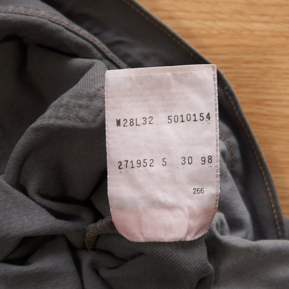 Vintage Levi's 501 Women's Gray Denim High Waist MOM Fly Buttons Jeans, Sz 28 - Picture 6 of 11